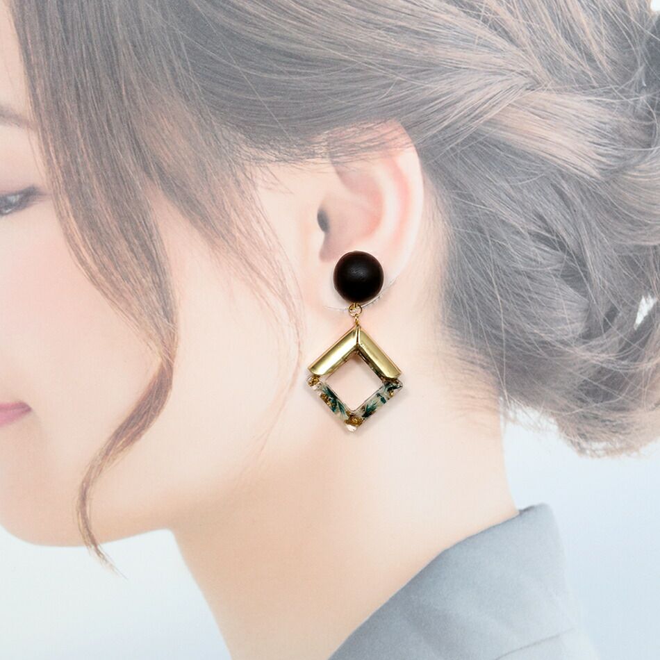 カン無し 丸皿 8mm イヤリング ゴールド 着用イメージ画像