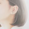 カン付き ノンホールピアス シルバー 着用イメージ