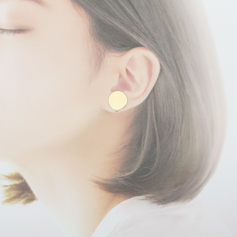 カン無し イヤリング 15mm ゴールド 着用イメージ