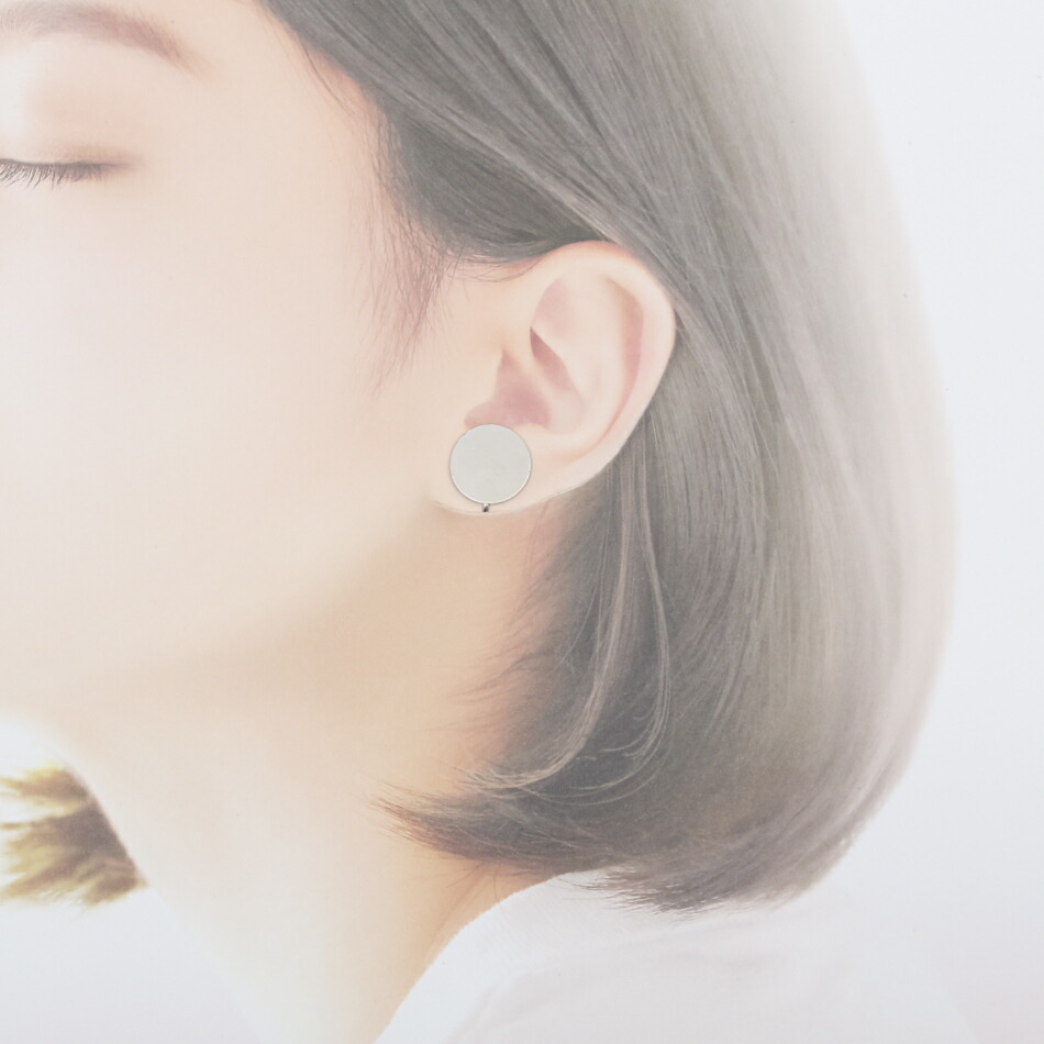 カン無し イヤリング 15mm シルバー 着用イメージ